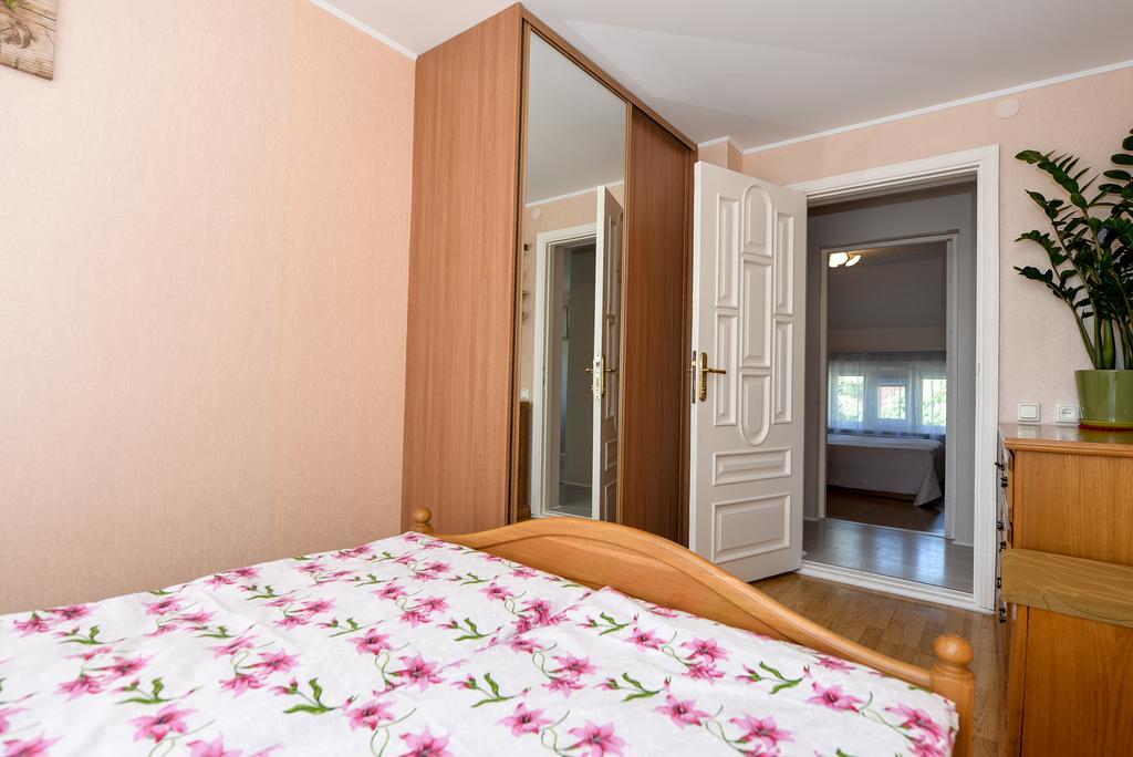 Guesthouse "Nakvyne Pas Zveja" Nagliu Street Nida Exterior photo